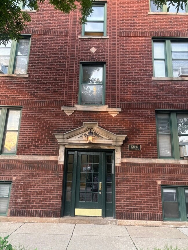 Building Photo - 5059 N Ashland Ave Rental