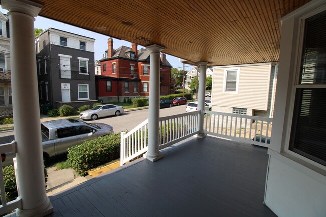 Front Porch. Great Place to Relax - 432 Southview Ave