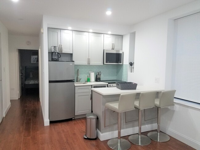 Cocina renovada - 150 West 51st Street