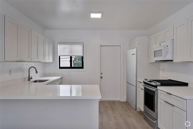 Building Photo - 711 Beacom Blvd Unit 3 Rental