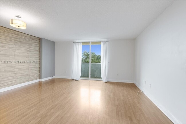 Photo - 3000 Coral Wy Unidad 513