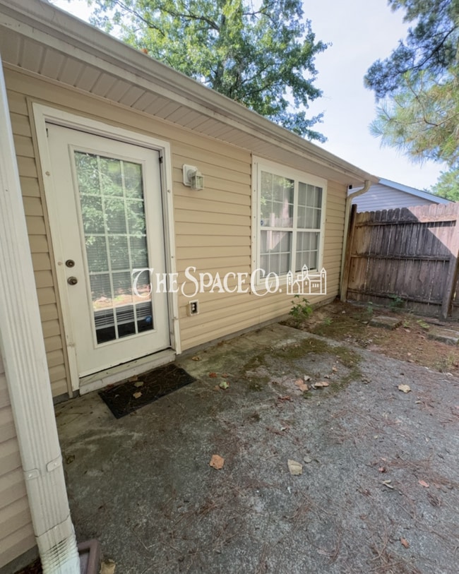 "Charming 2-Bedroom Retreat with 2 Full Baths on Vermont Road!"