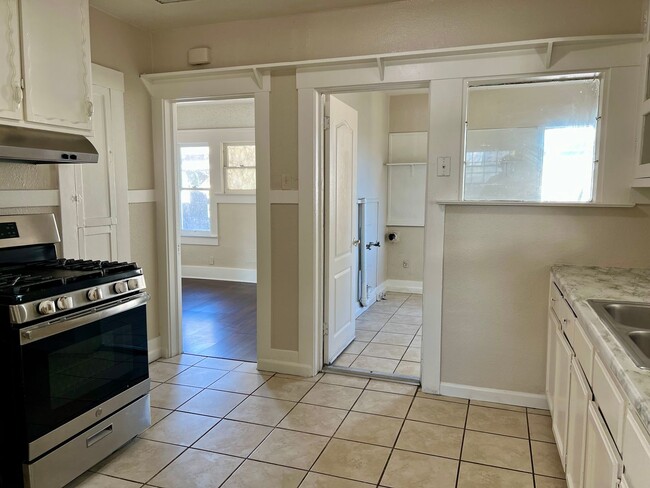 Photo - 1042 N Harrison Ave Unidad 1042 N Harrison Ave # A