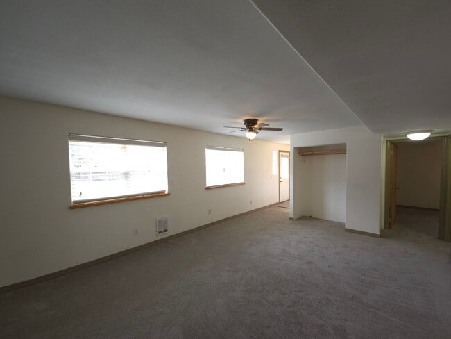 Photo - 412 Riverside Ave W