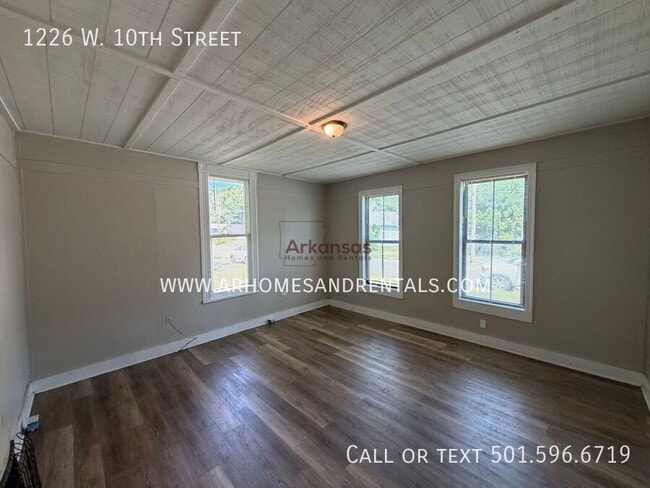 Photo - 1226 W 10th St