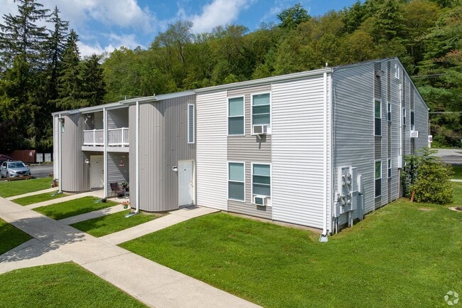 Emerald Pond Estates
