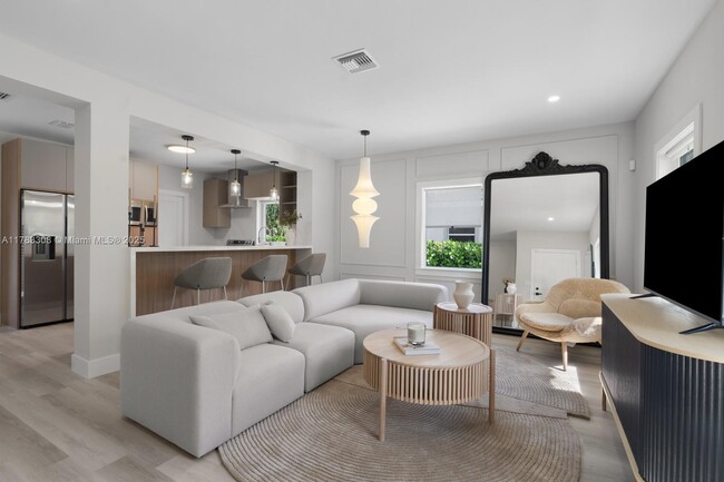 Photo - 4806 University Dr