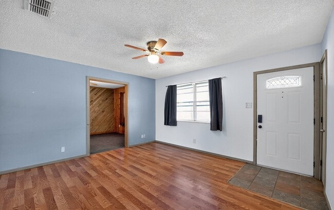 Photo - 604 Fegan St