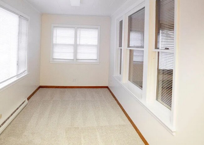 Photo - 505 3rd Ave NE