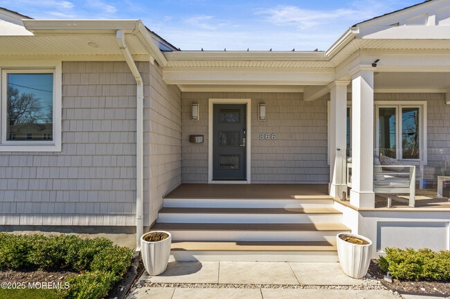 Photo - 866 Red Oaks Dr