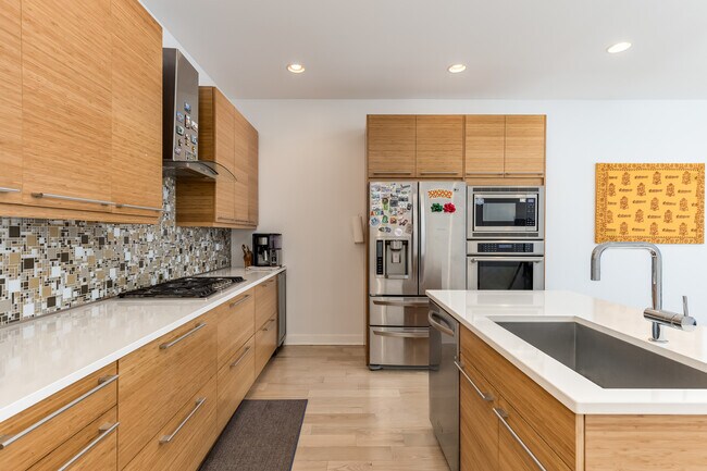 Photo - 922 N Hermitage Ave Unit 2