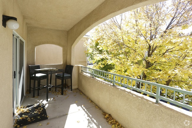 1BR, 1BA - 740 SF