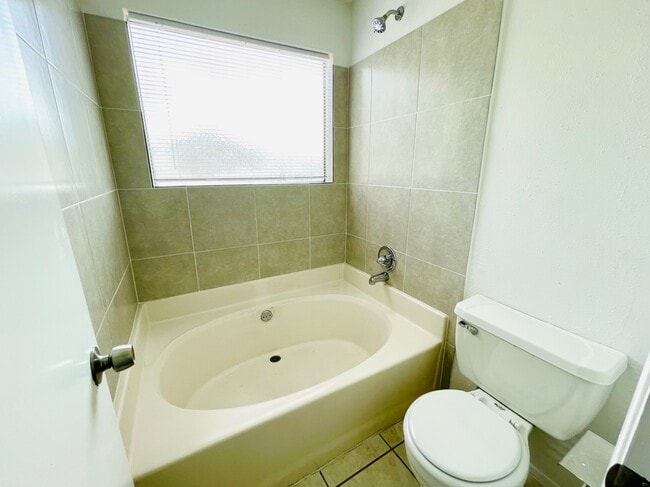 Photo - 2710 Grants Lake Blvd Unit A1