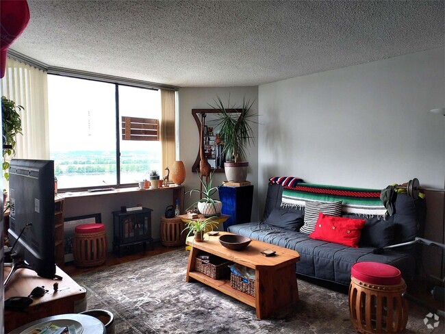 Building Photo - 1240 Harmon Cove Tower Unit 1240 Rental