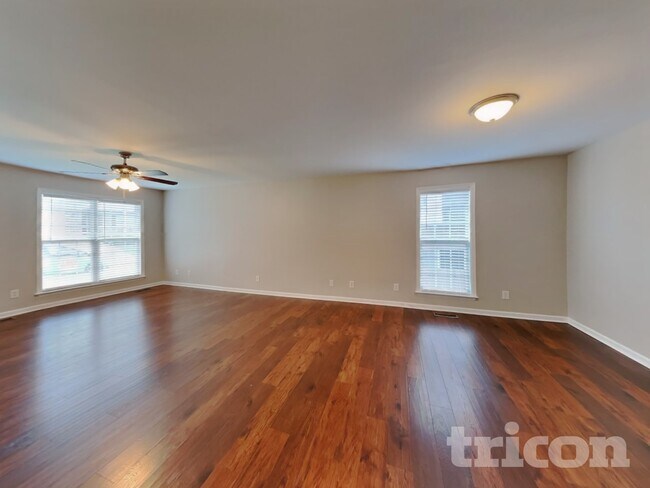 Photo - 703 Maple Ct
