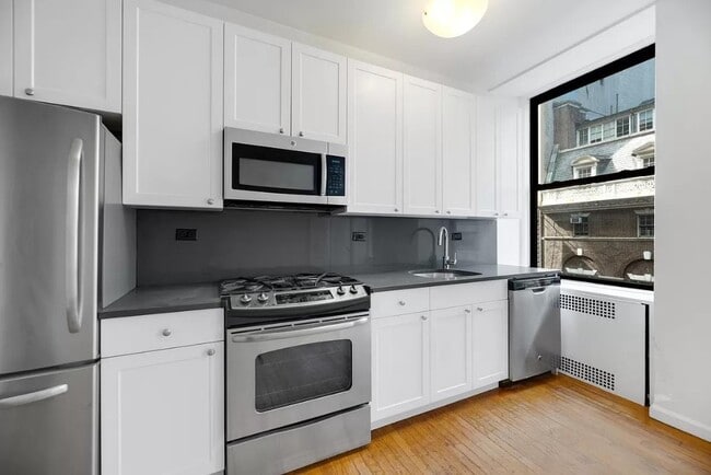 Building Photo - 121 Madison Ave Rental