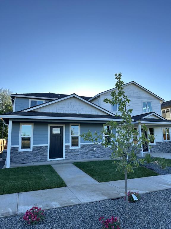 Photo - 1149 Annalise St