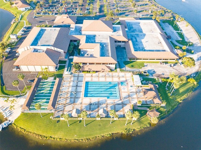 Building Photo - 200 SW 132nd Way Unit 207L