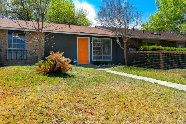 Building Photo - Renovated 2 Bedroom 1 Bath Near UTSA, Medi... Rental