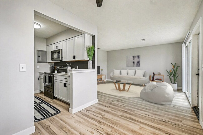 Building Photo - 11724 Arbor St Unit #8