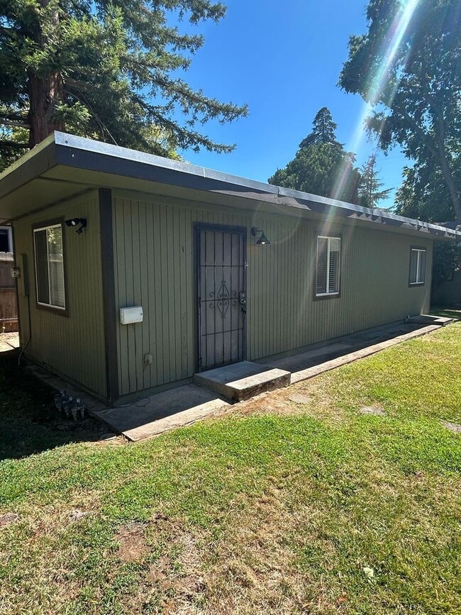Building Photo - 1221 Citrus Ave Unit 1
