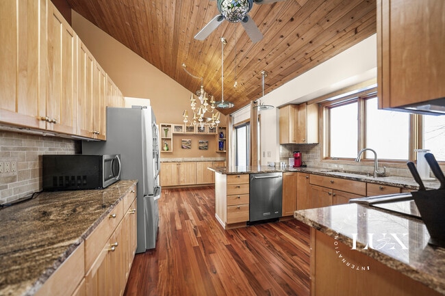 Photo - 2504 Sheffield Cir N