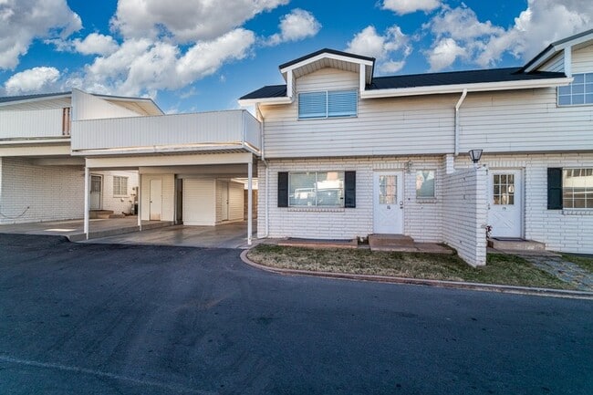 Photo - 781 N Valley View Dr