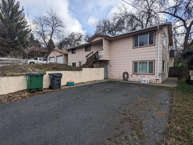 Building Photo - 206 Cherry St Unit 206