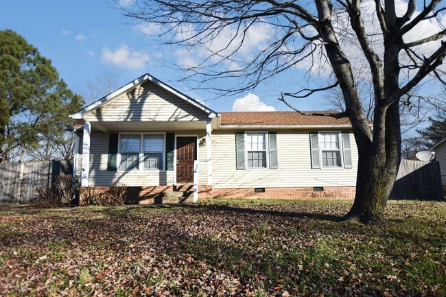 Building Photo - Three Bedroom with Fenced Yard! Rental