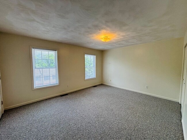Photo - 725 E Main St