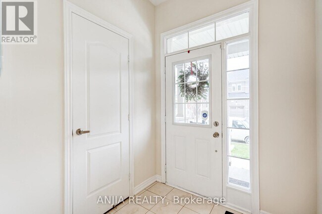 Photo - 25 Collier Crescent