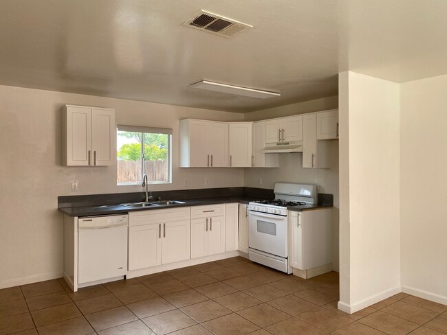 Building Photo - 7303 Central Ave Unit C