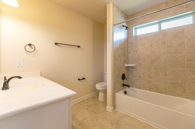 Building Photo - 2919 Iris Gable Ct