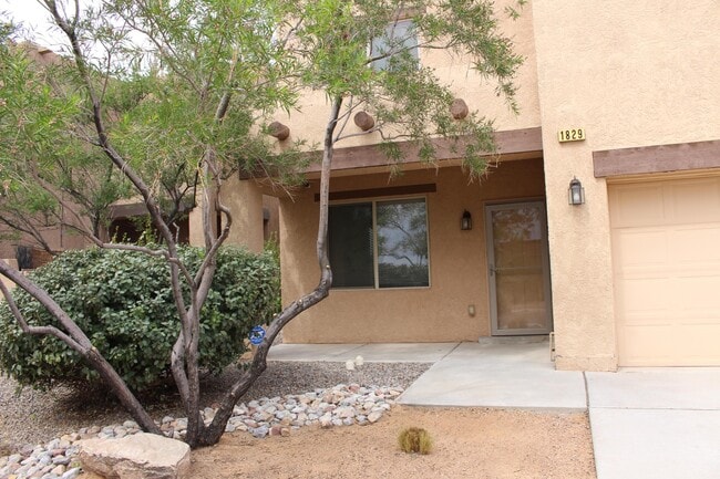 Photo - 1829 Cortina Loop SE
