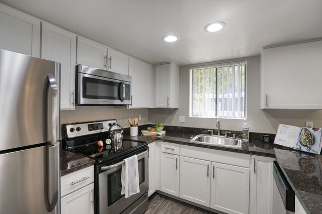 Building Photo - Country Brook Rental
