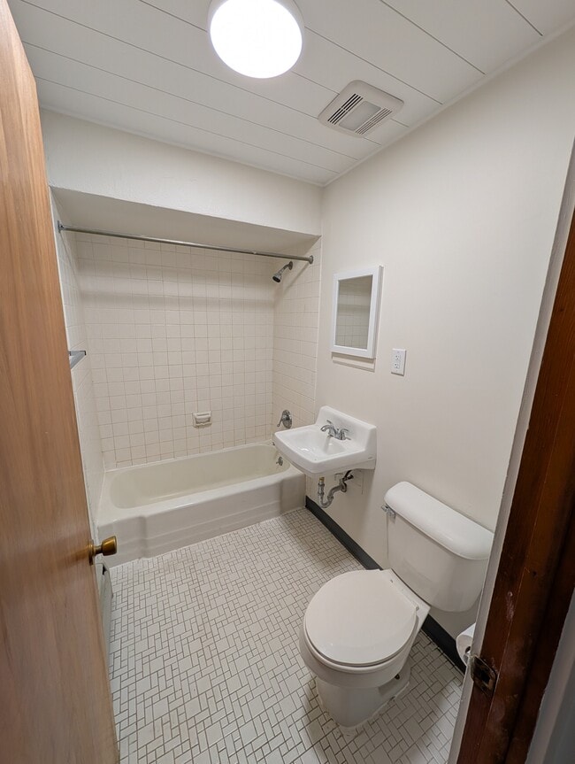 Photo - 1213 N Indiana St Unit 1A