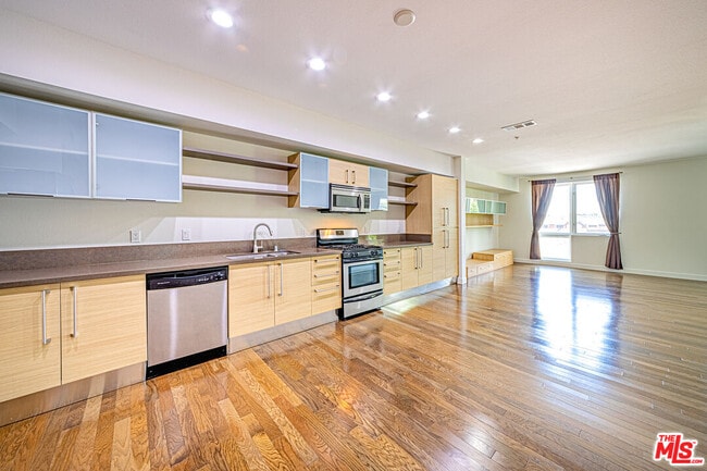 Building Photo - 1234 Wilshire Blvd Unit 313