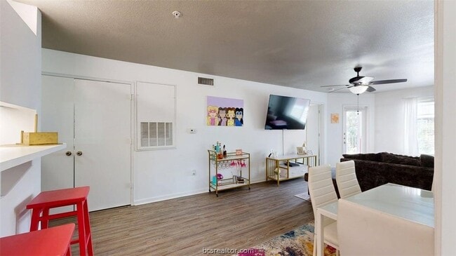 Photo - 515 Southwest Pkwy Unidad 304