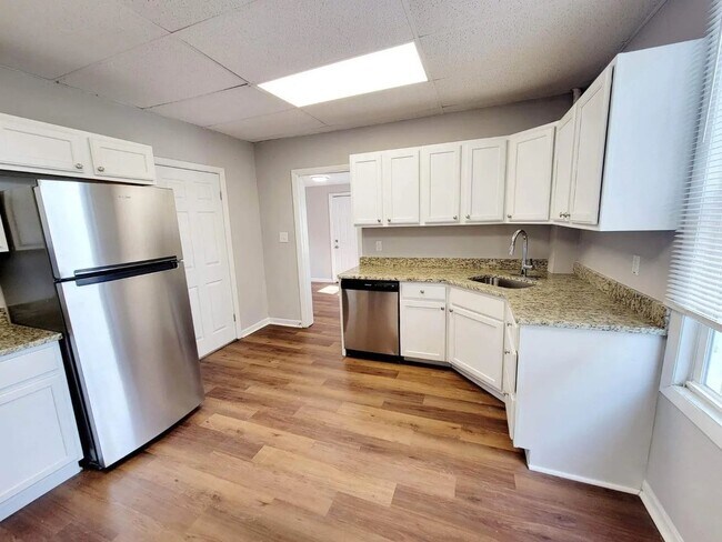 Photo - 2120 Elmo Ave