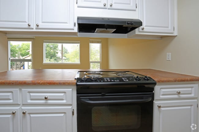 2BR, 1BA - 1000 SF