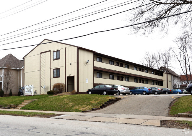 East Buchtel Place - East Buchtel Place Apartments