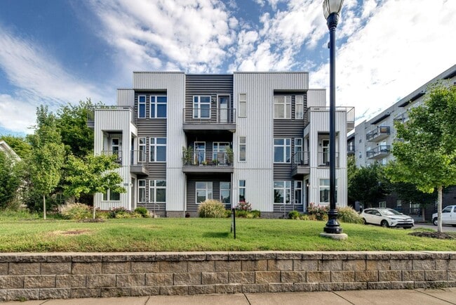 Building Photo - 1029 Maxwell Ave Rental