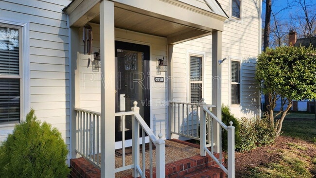 Photo - 2018 Cambridge Dr