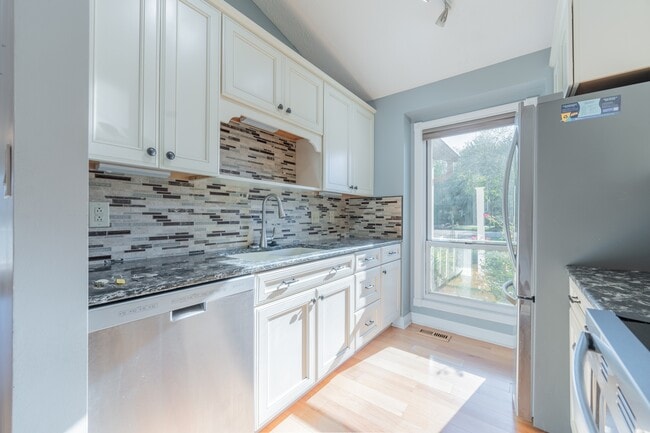 Photo - 657 E Heather Dr