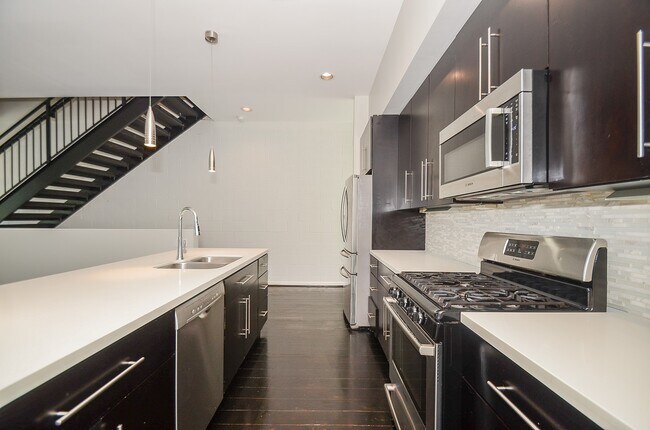 Building Photo - 1522 Blodgett St Rental