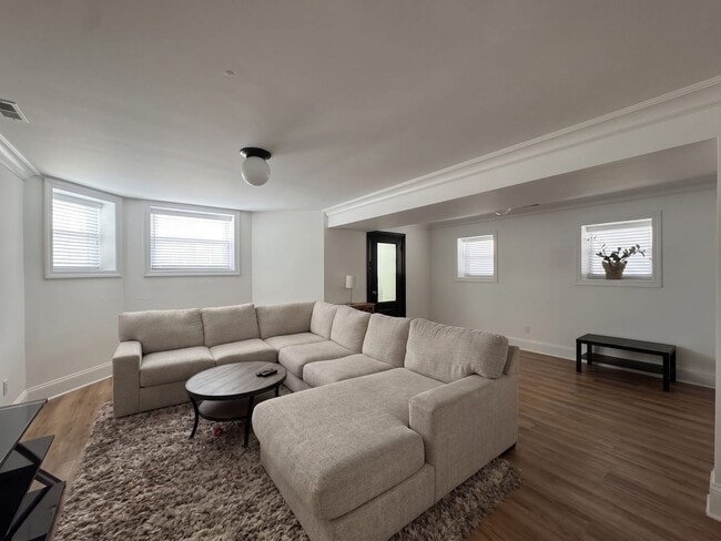 Photo - 1392 Waveland, LLC Unit GDN