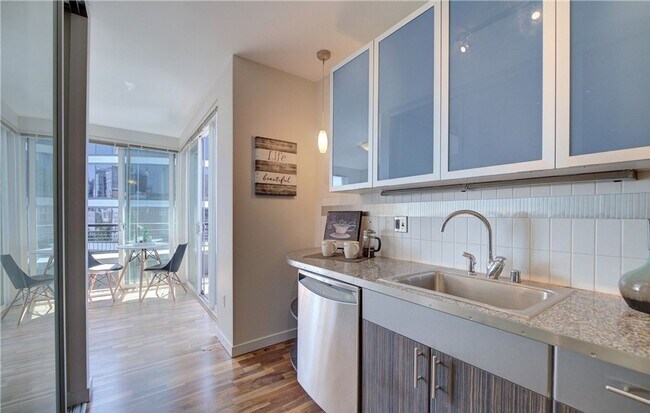 Photo - SEATTLE WATERFRONT CONDO FOR RENT w VIEWS!