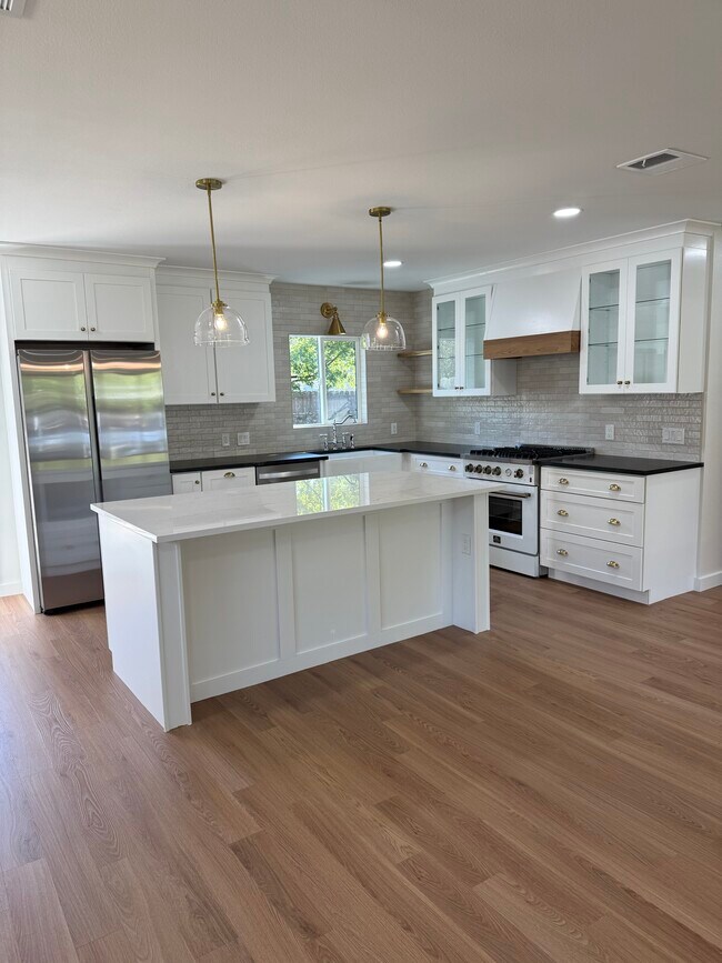 Building Photo - 7601 Robalo Rd