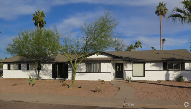 Building Photo - 2211 S Kachina Dr Rental