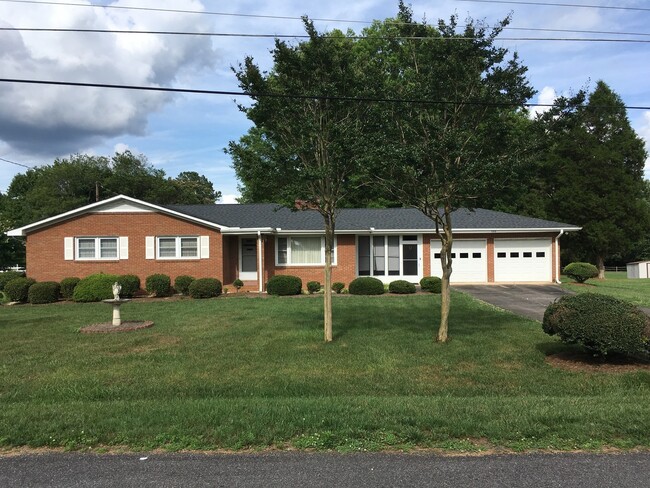 3 Bedroom home convenient to Catawba Colle... - 3 Bedroom home convenient to Catawba Colle...